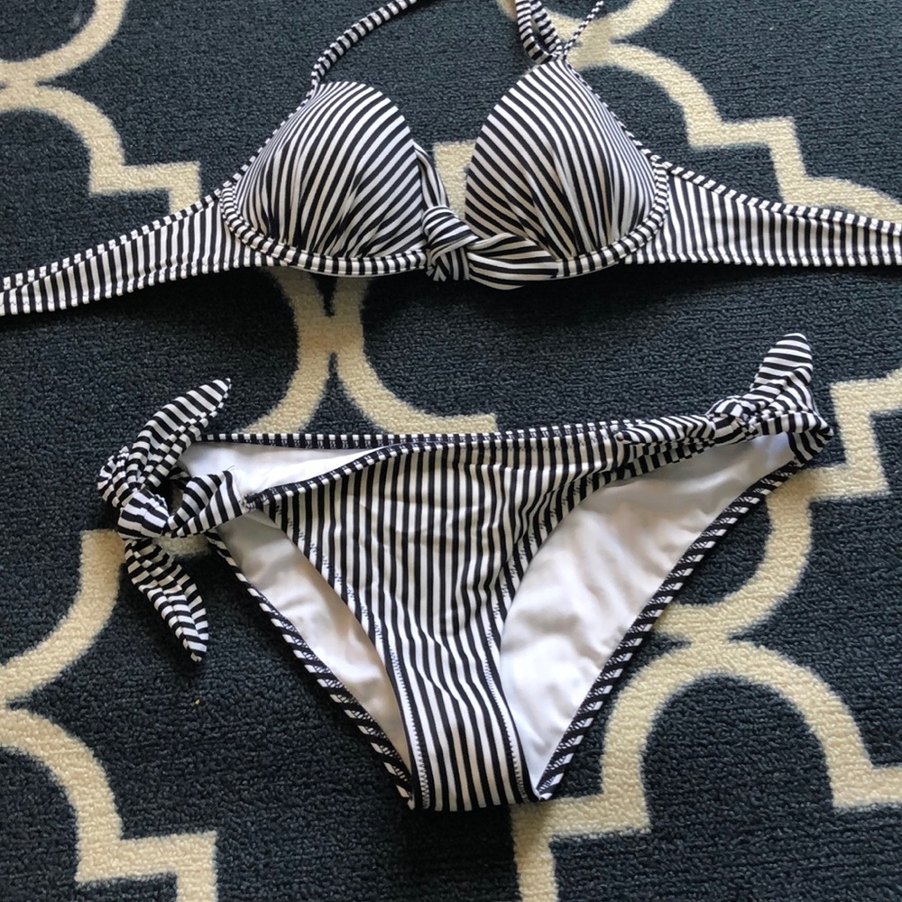 Cute black and white striped bikini.